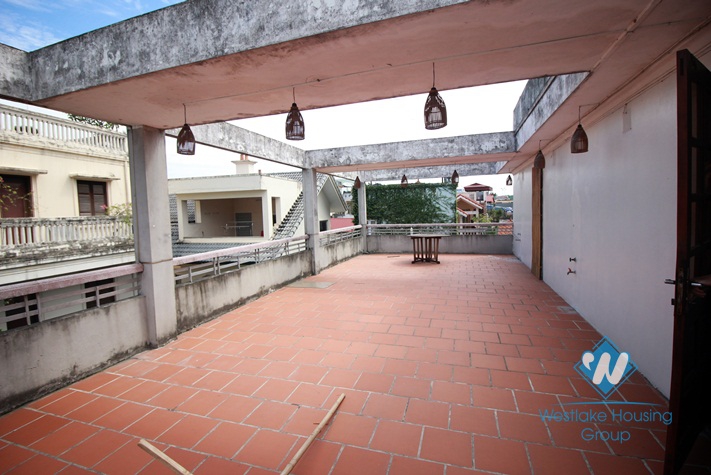 Bright house with courtyard for rent in Nghi Tam Village, Tay Ho, Ha Noi